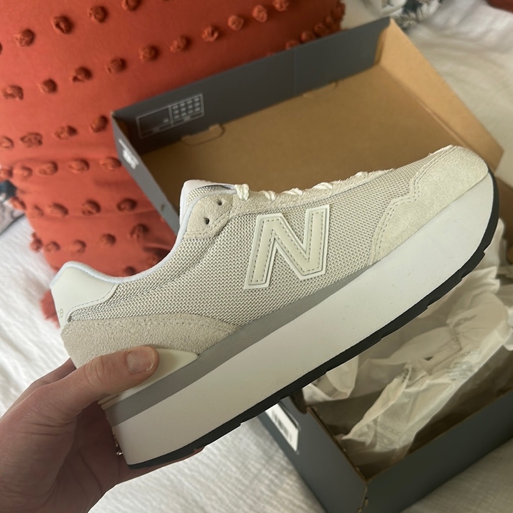 Women’s New Balance Sneakers - 525 H
